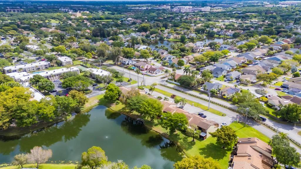 PINE ISLAND LAKES TOWNHOM - Residential