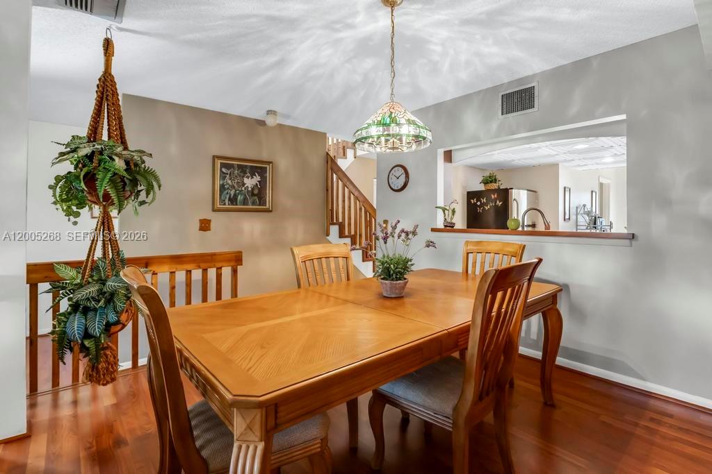 PINE ISLAND LAKES TOWNHOM - Residential