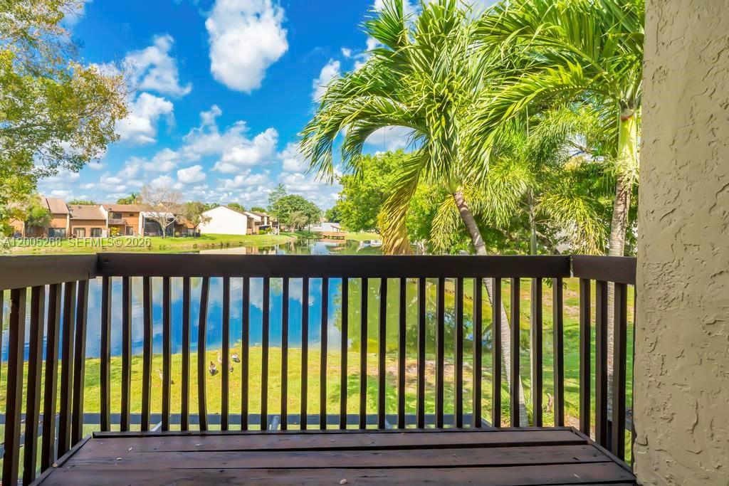 PINE ISLAND LAKES TOWNHOM - Residential