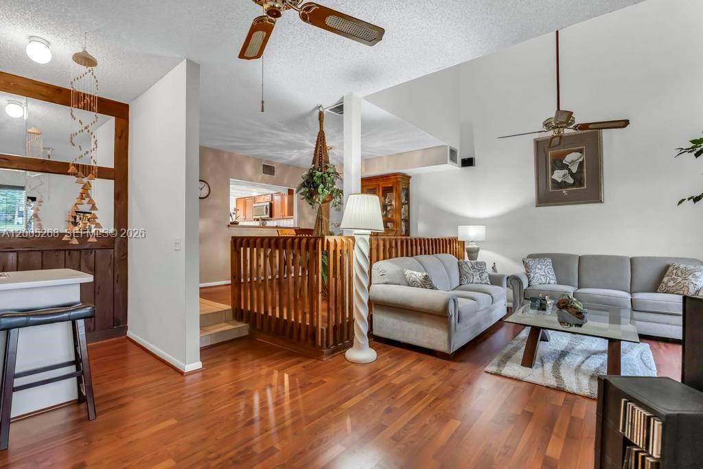 PINE ISLAND LAKES TOWNHOM - Residential