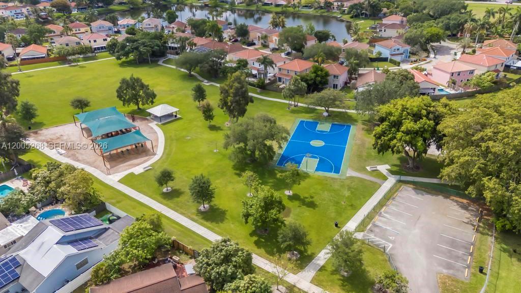 PINE ISLAND LAKES TOWNHOM - Residential