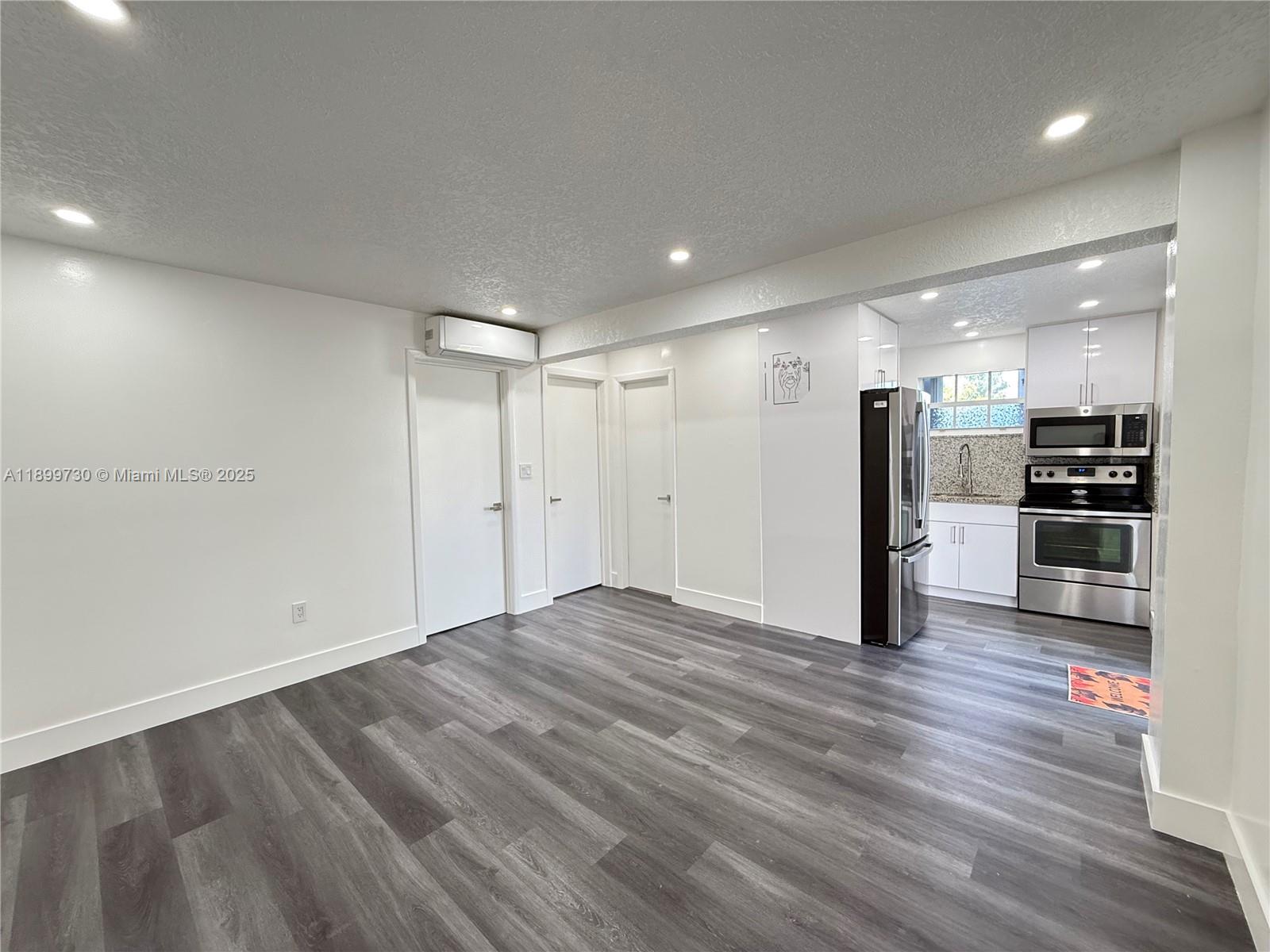 TWELFTH ST MANORS 1ST ADD - Residential Lease