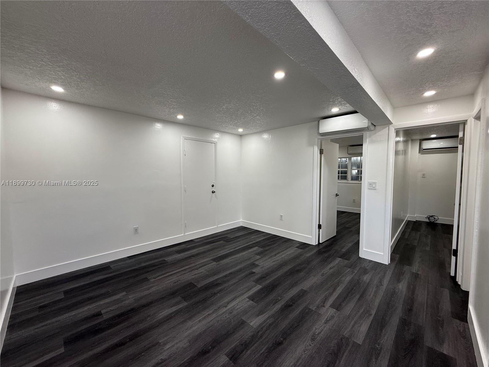 TWELFTH ST MANORS 1ST ADD - Residential Lease