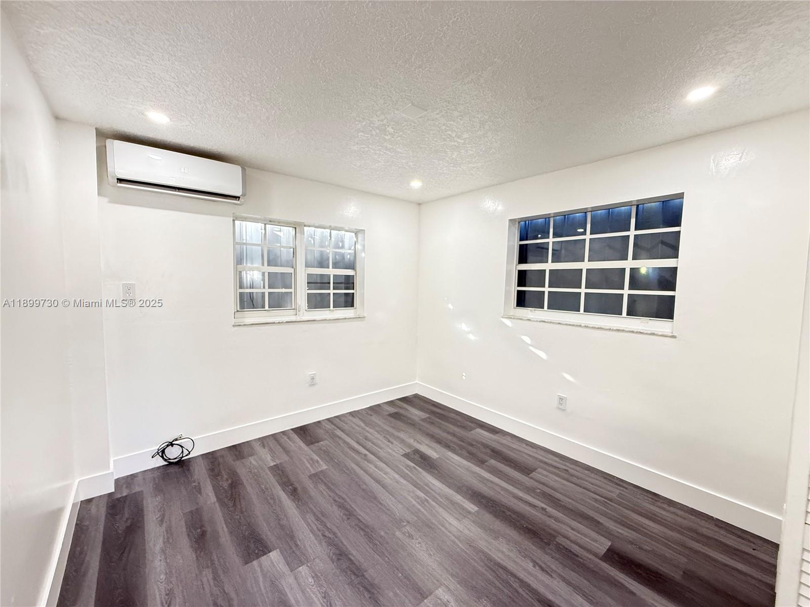 TWELFTH ST MANORS 1ST ADD - Residential Lease