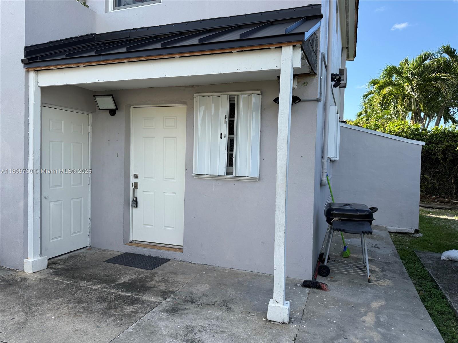 TWELFTH ST MANORS 1ST ADD - Residential Lease