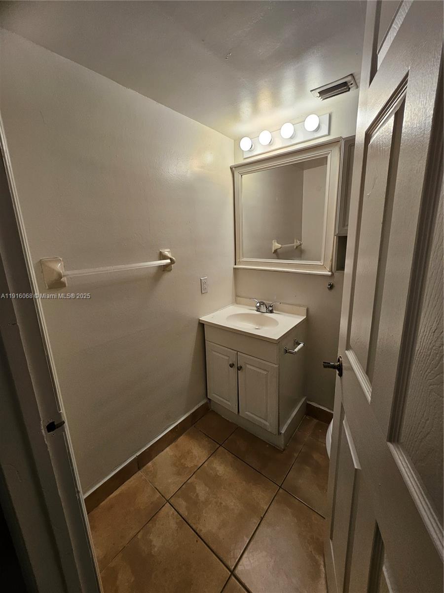 SPRING COVE CONDO - Residential Lease