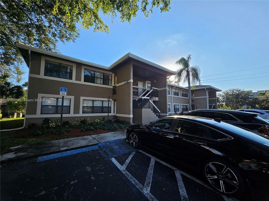 NICELY UPGRADED, WELL MAINTAINED 3 BEDROOMS 2 BATHS CORNER FIRST FLOOR UNIT IN BEAUTIFUL CORAL SPRINGS. LOCATED ON A CUL-DE-SAC. SPACIOUS FLOOR PLAN. SEPARATE LIVING ROOM, DINING ROOM AND KITCHEN. ELEGANT TILE THROUGHOUT THE HOUSE, MASTER BEDROOM WITH WALK-IN CLOSETS, FULL SIZE WASHER & DRYER IN UNIT. LANDLORD WILL CONSIDER ALL APPLICANTS WITH A CREDIT SCORE ABOVE 500!ENJOY QUIET AND PEACEFUL LIVING IN THIS EXCELLENT COMMUNITY CLOSE TO THE SAWGRASS EXPRESSWAY, SHOPPING AND AMENITIES! EXCELLENT A-RATED SCHOOLS (K-12). PETS ALLOWED.