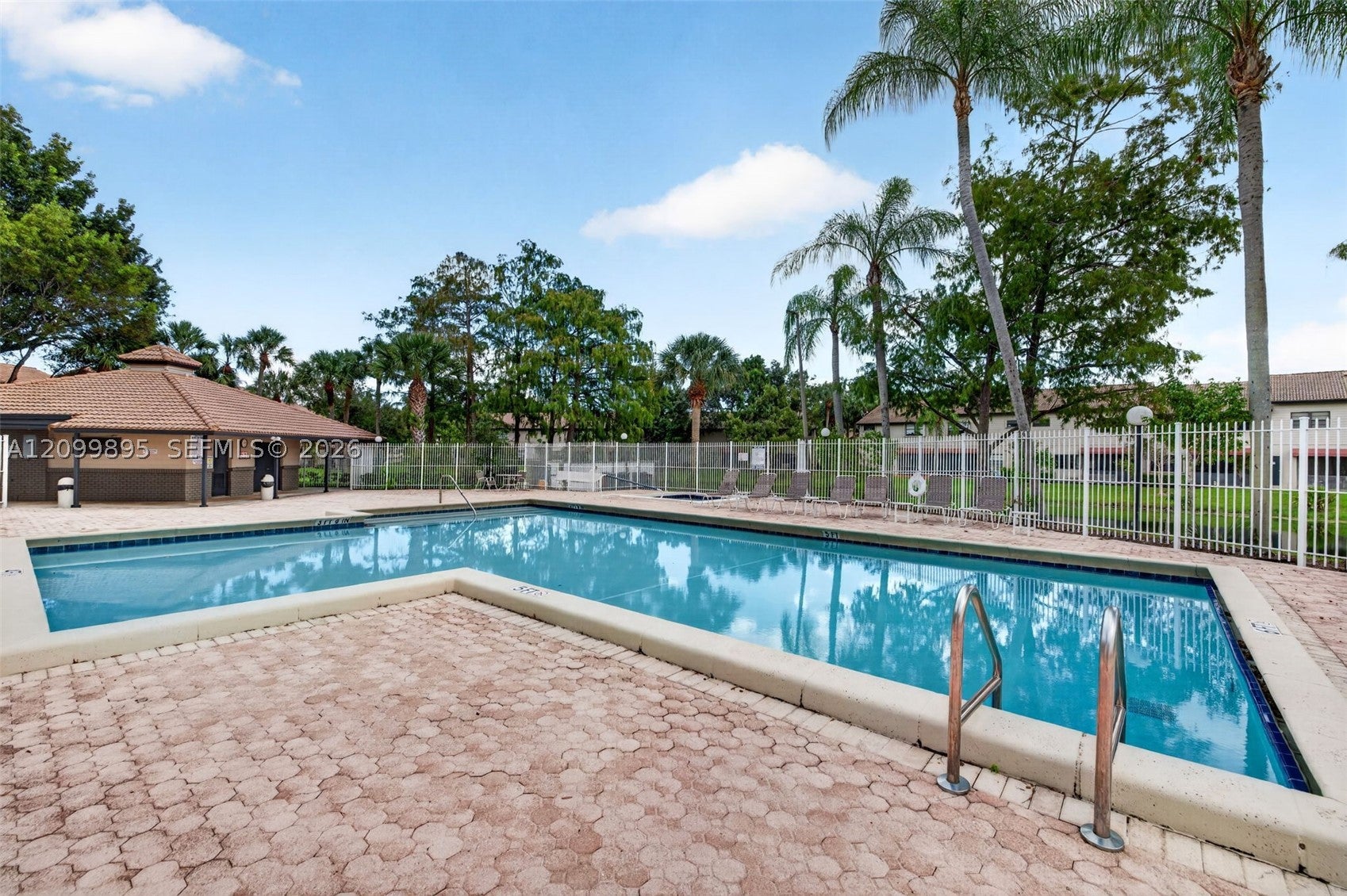 9012 Vineyard Lake Dr