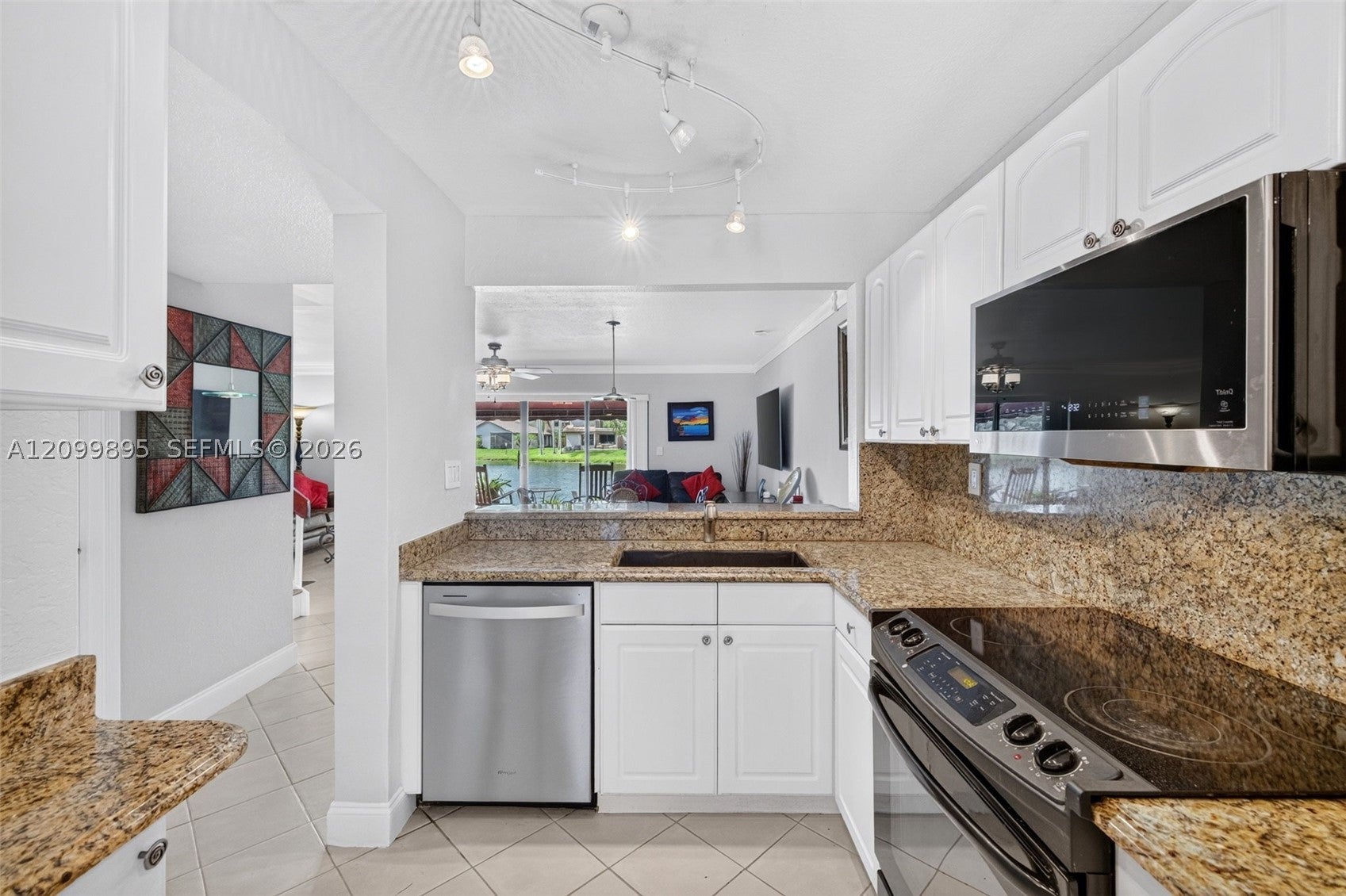 9012 Vineyard Lake Dr