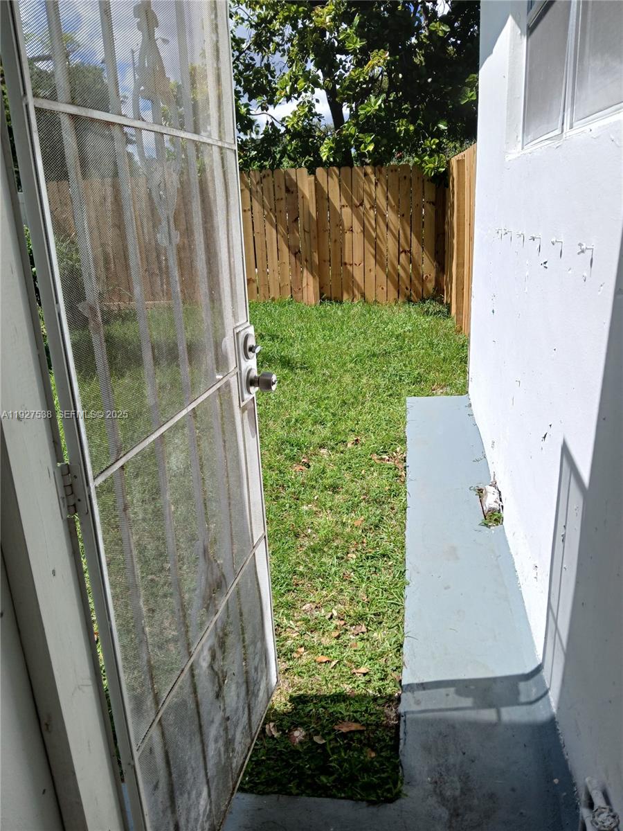 HOLLYWOOD HEIGHTS ESTATES - Residential Lease