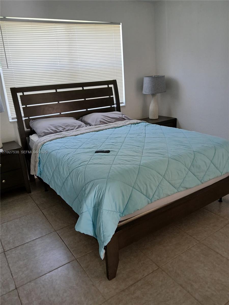 HOLLYWOOD HEIGHTS ESTATES - Residential Lease