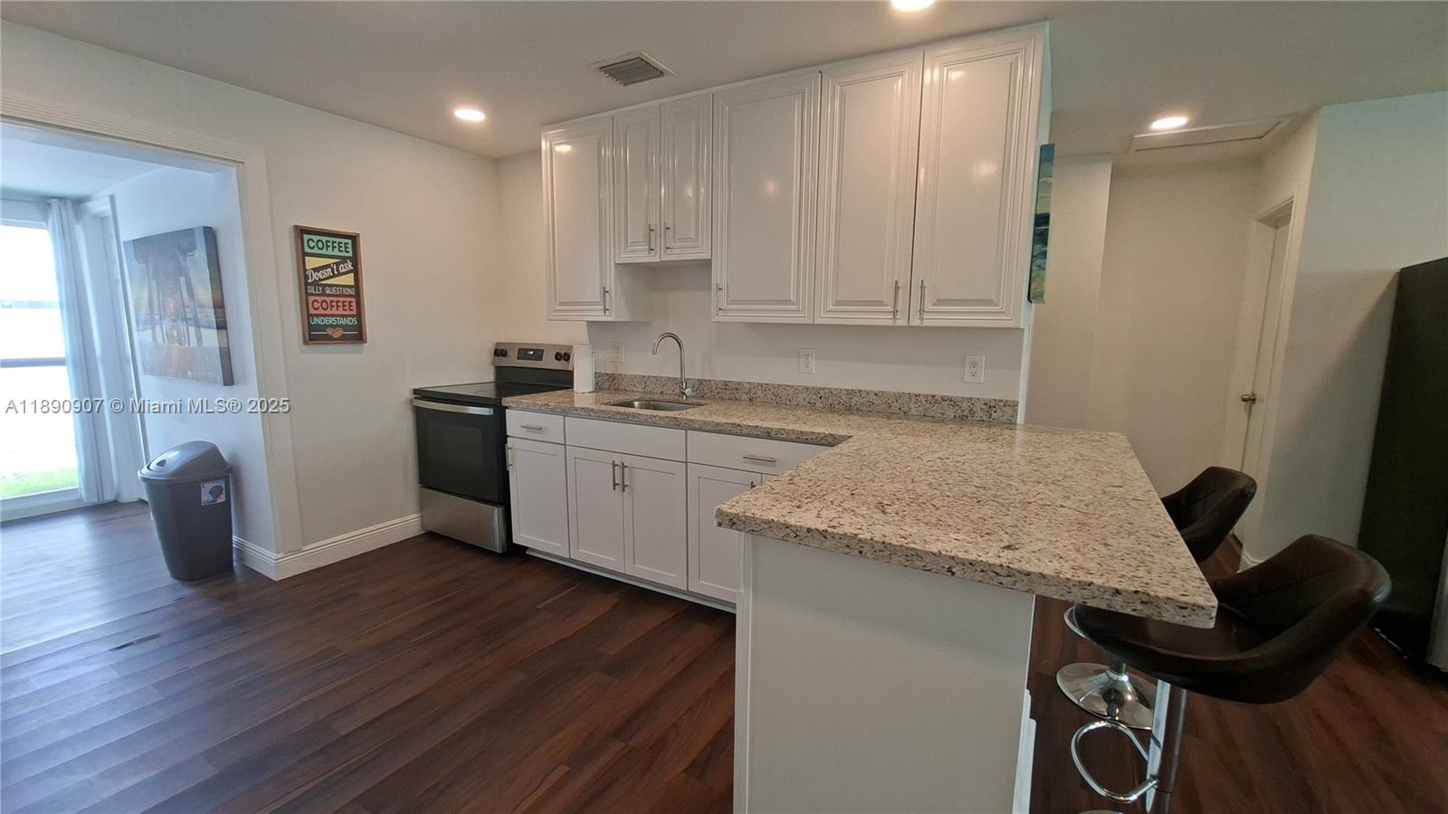 HOLLYWOOD PARK - Residential Lease