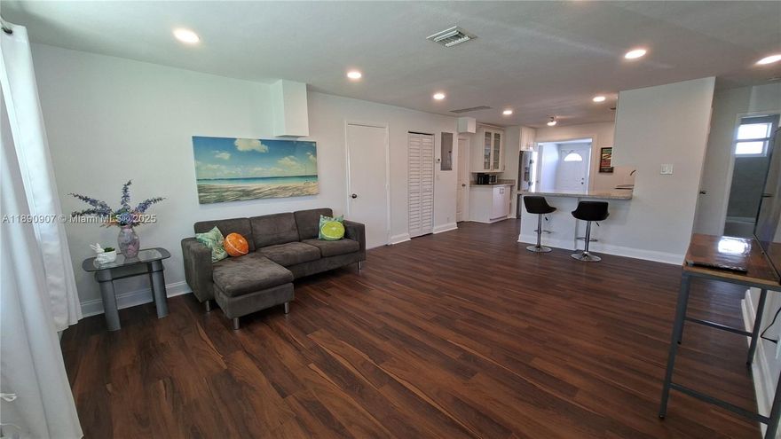 Private room for rent in a beautiful 5-bedroom, 3-bathroom house in Hollywood, FL. Water, electricity, internet, and parking included. Laundry facilities: washer and dryer in the house.

Room 1: Master, the largest with private bathroom: $1,095/month
Room 2: Small: $895
Room 3: Smaller: $845
Room 4: Large: $945
Room 5: Larger: $995

Requirements: First month and security deposit.
For example, if you choose room #3, you would need $1,690 to move in ($845 first month and $845 security deposit). Application and background check required (cost $50 per person).
Any questions? Welcome to ask.