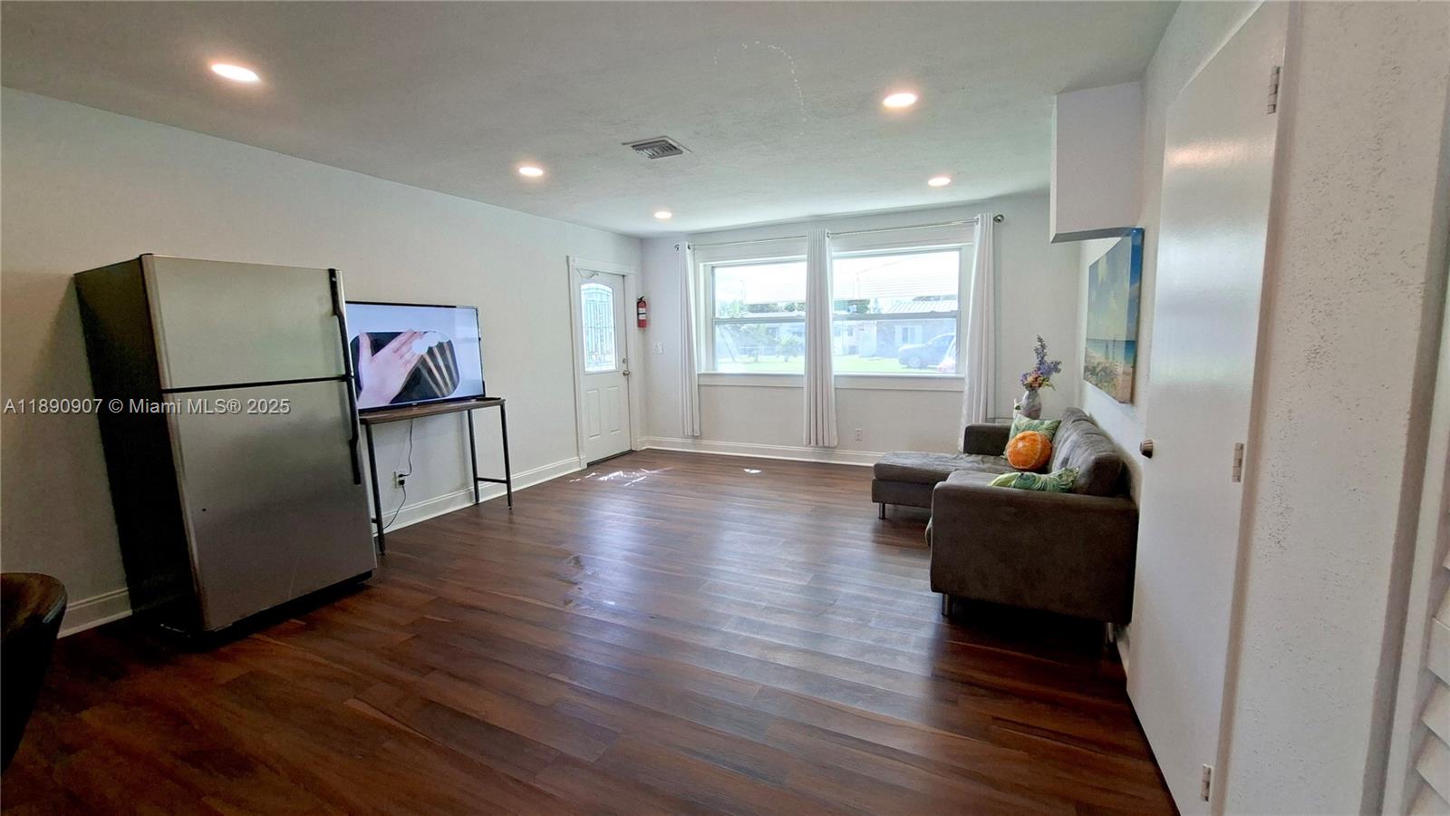 HOLLYWOOD PARK - Residential Lease