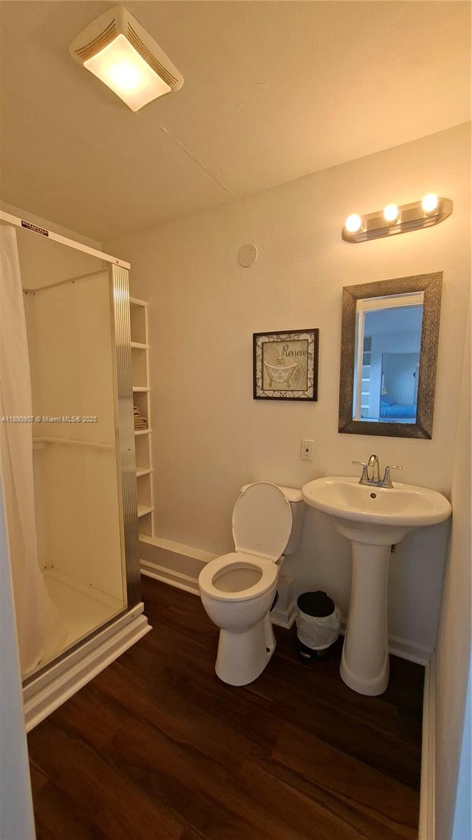 HOLLYWOOD PARK - Residential Lease