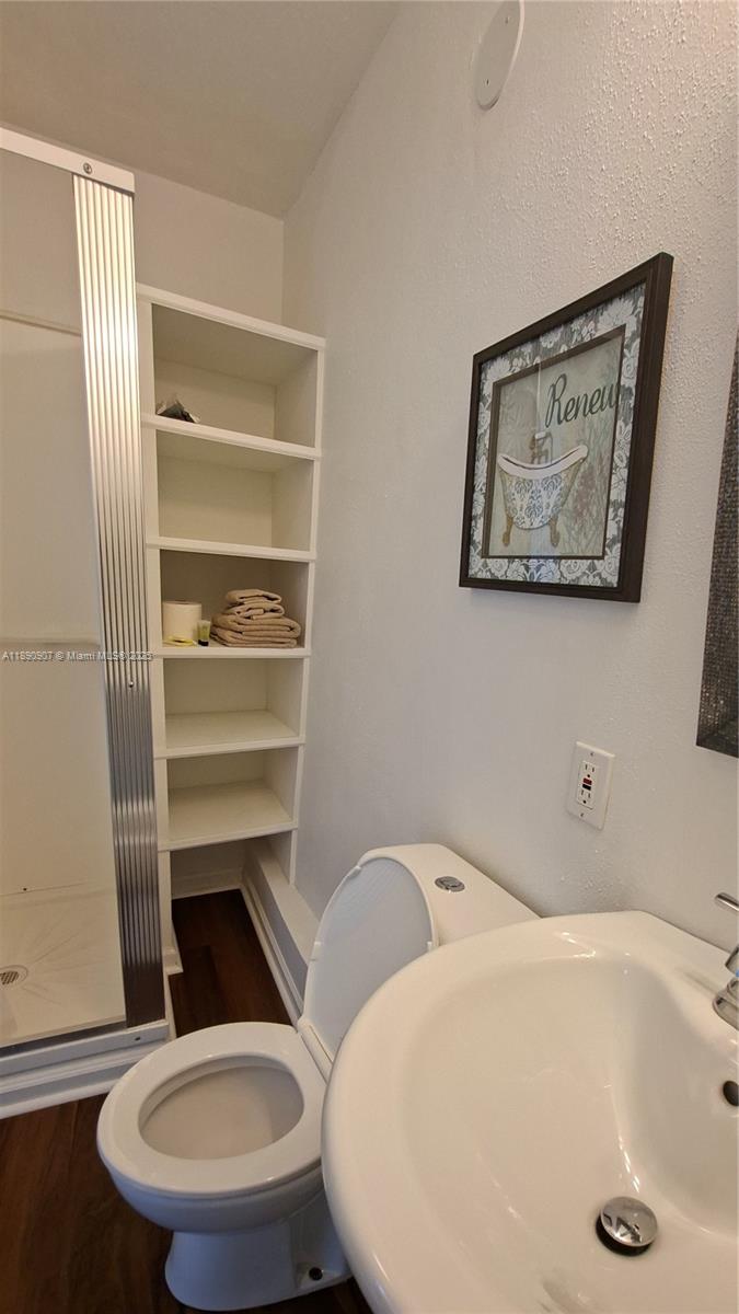 HOLLYWOOD PARK - Residential Lease