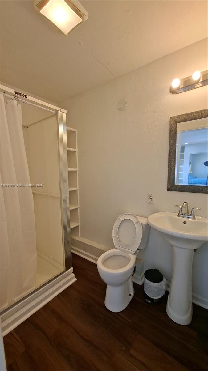 HOLLYWOOD PARK - Residential Lease