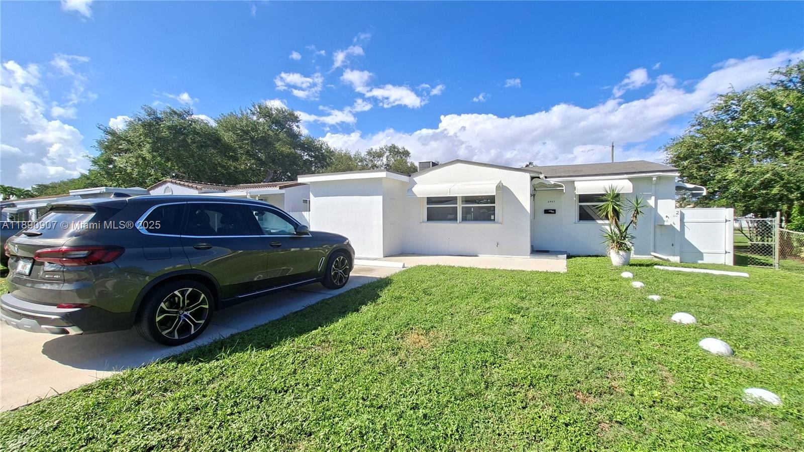 HOLLYWOOD PARK - Residential Lease