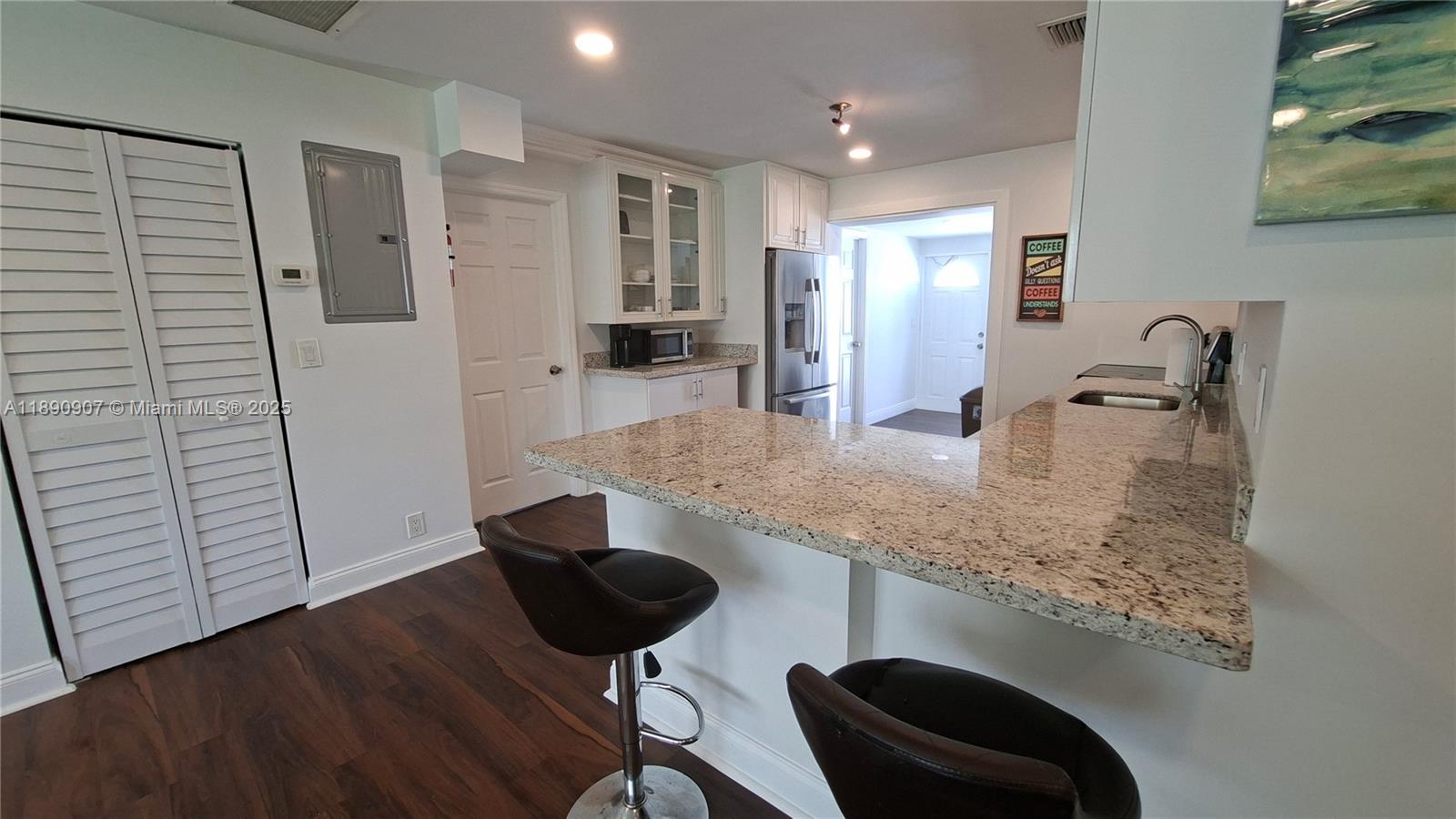 HOLLYWOOD PARK - Residential Lease