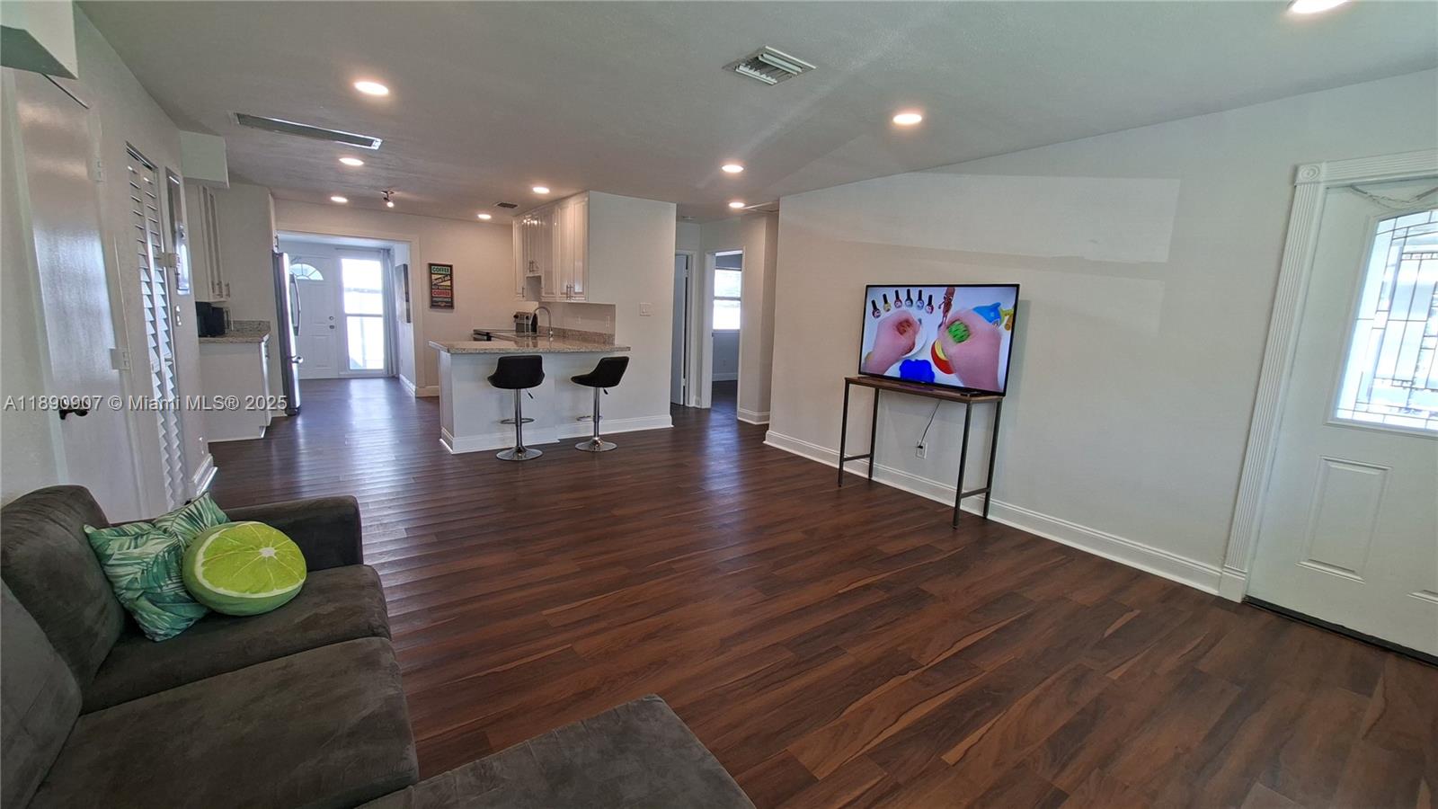 HOLLYWOOD PARK - Residential Lease