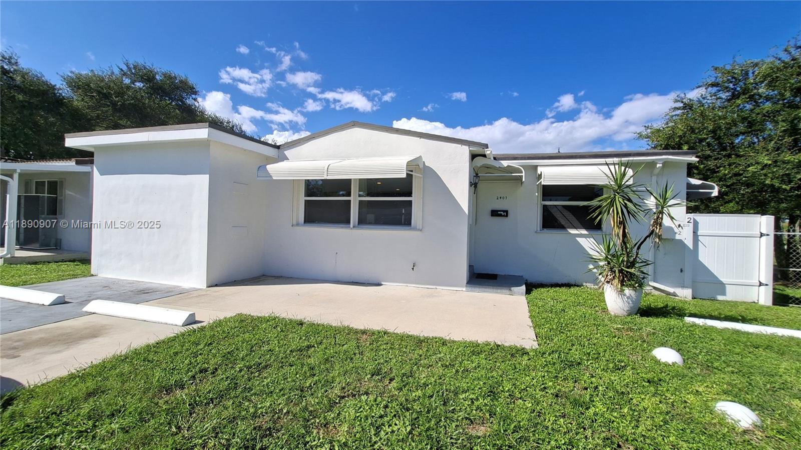 HOLLYWOOD PARK - Residential Lease