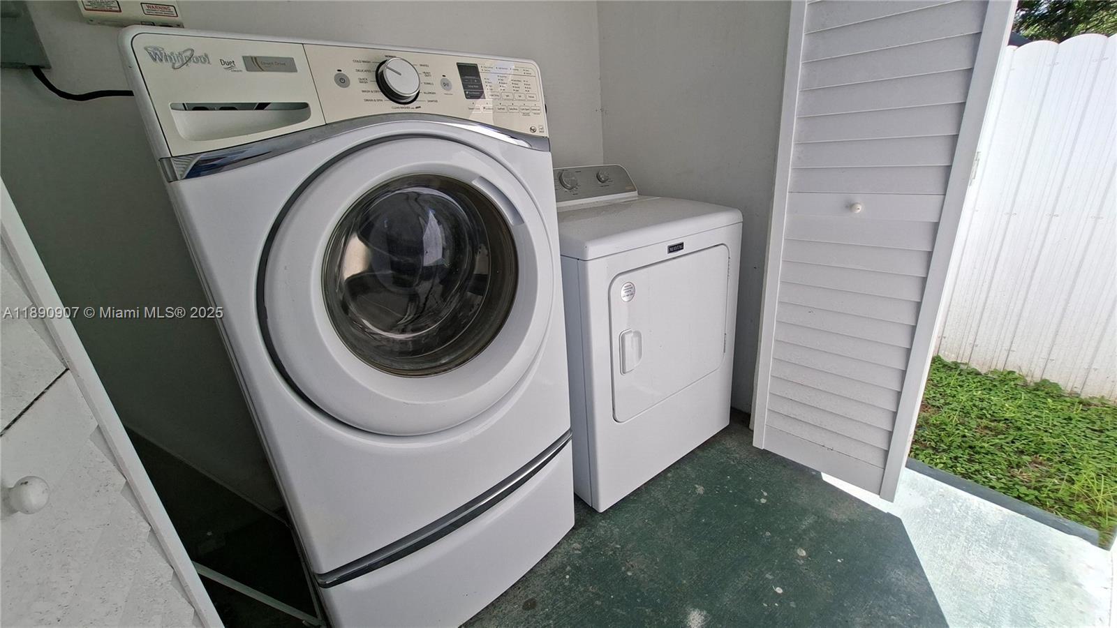 HOLLYWOOD PARK - Residential Lease
