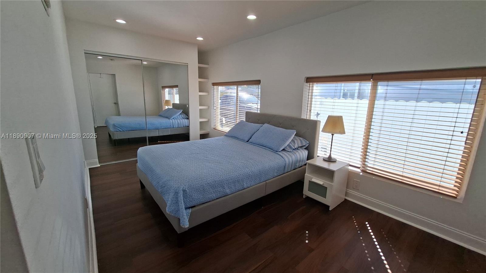 HOLLYWOOD PARK - Residential Lease