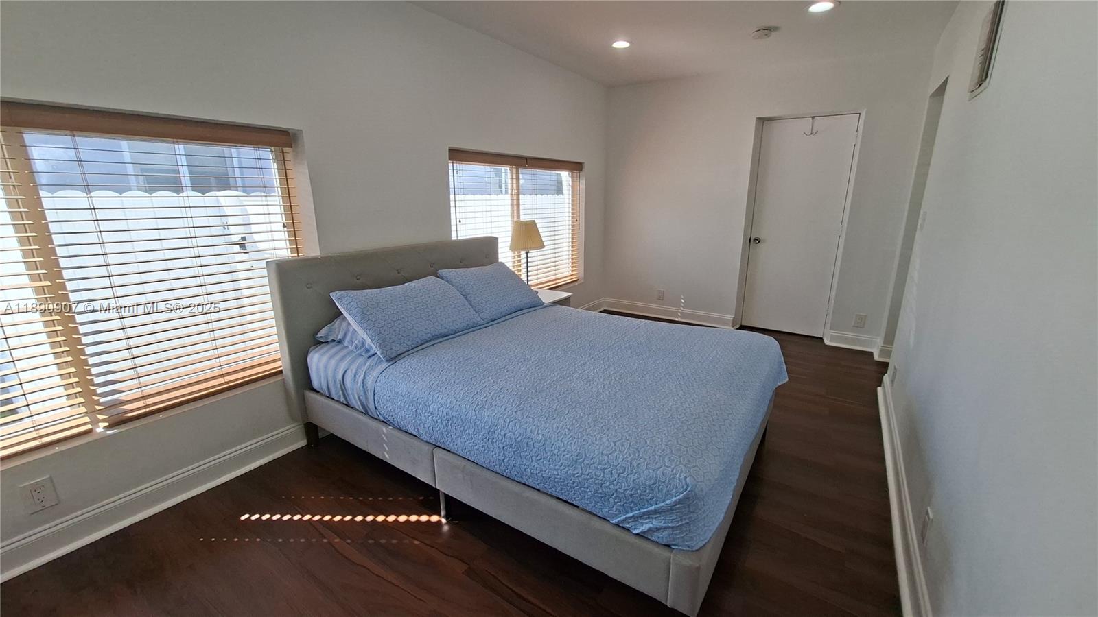 HOLLYWOOD PARK - Residential Lease