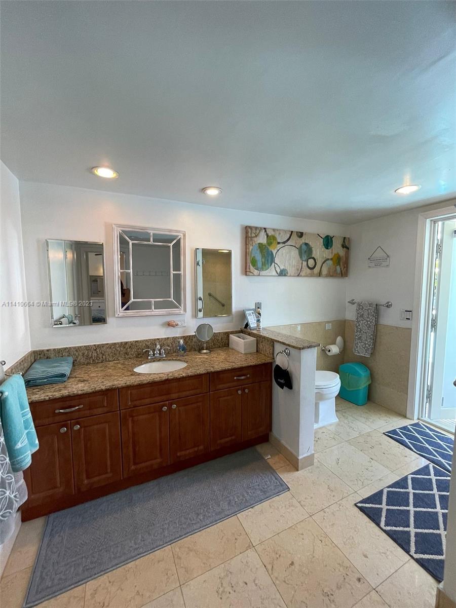 HOLLYWOOD HILLS - Residential Lease