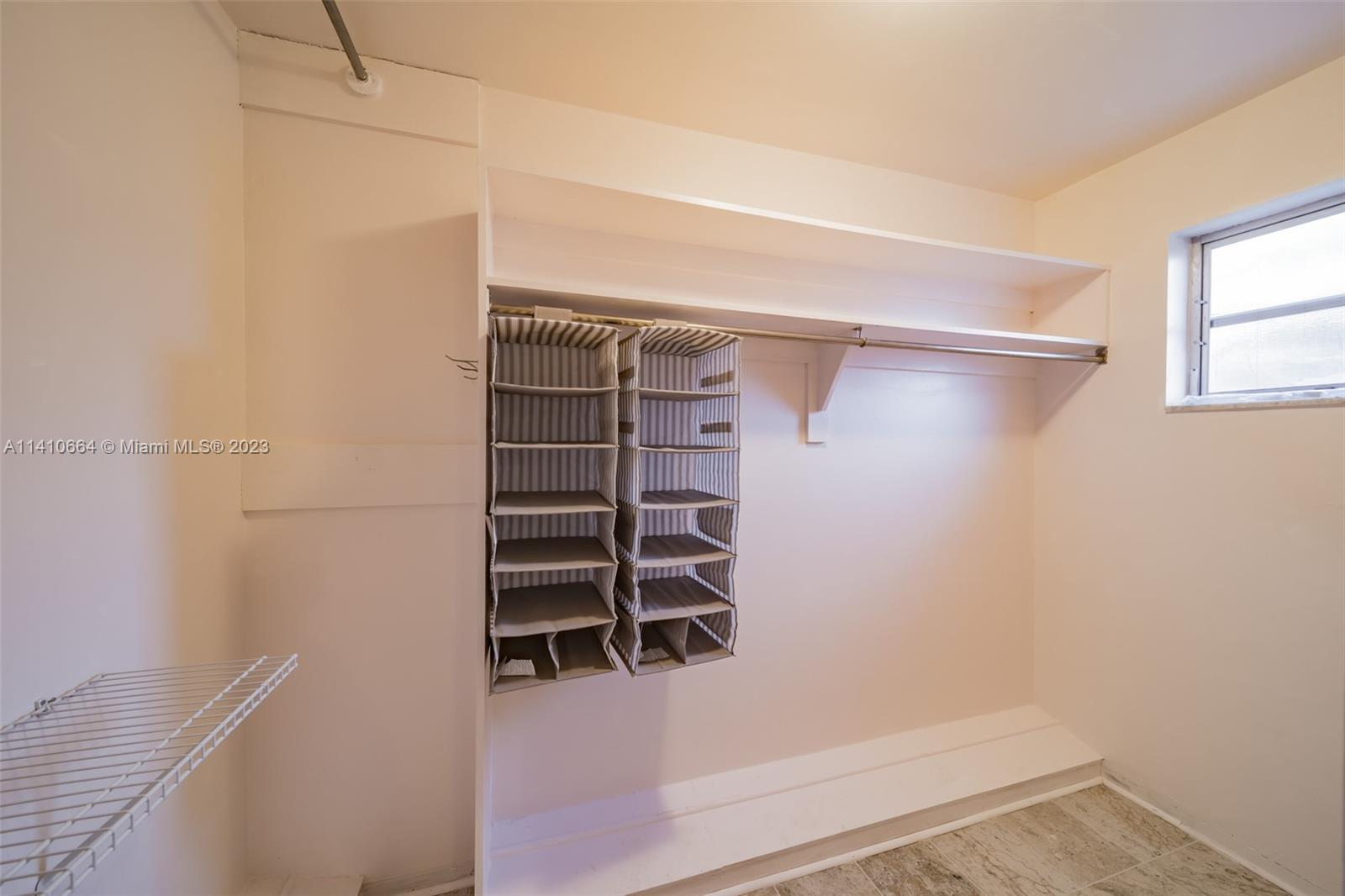 HOLLYWOOD HILLS - Residential Lease