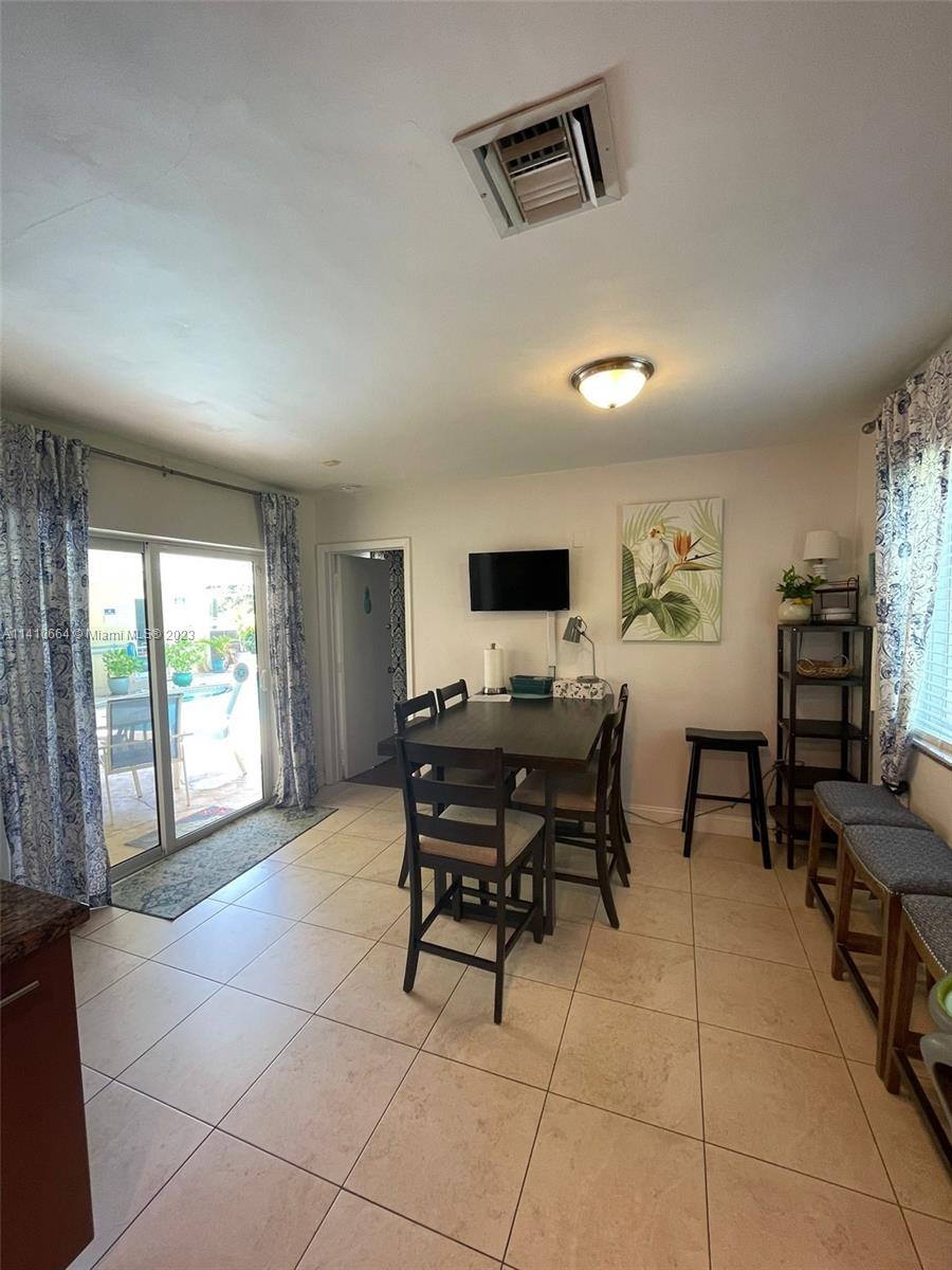 HOLLYWOOD HILLS - Residential Lease