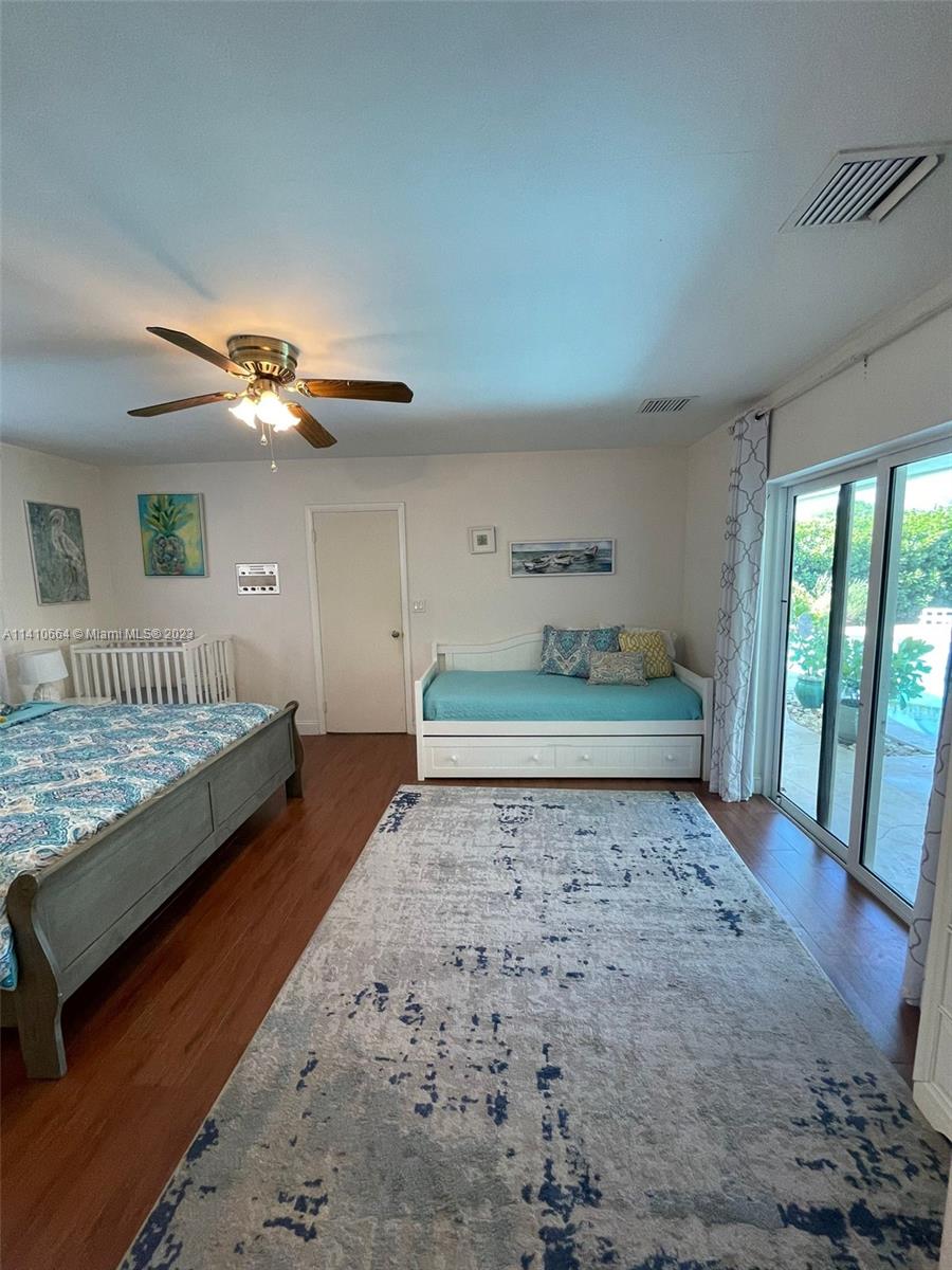 HOLLYWOOD HILLS - Residential Lease