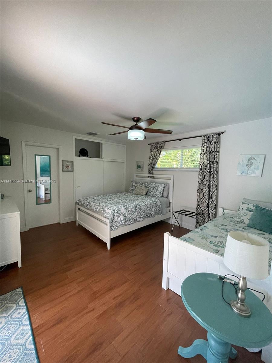 HOLLYWOOD HILLS - Residential Lease