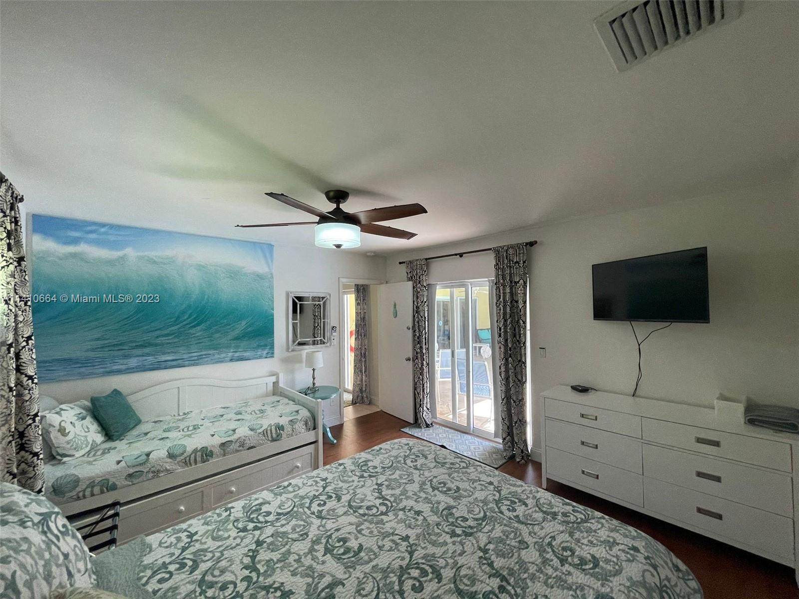 HOLLYWOOD HILLS - Residential Lease