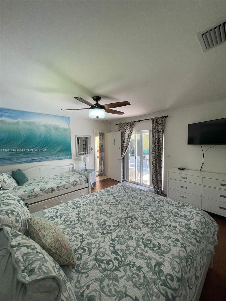 HOLLYWOOD HILLS - Residential Lease