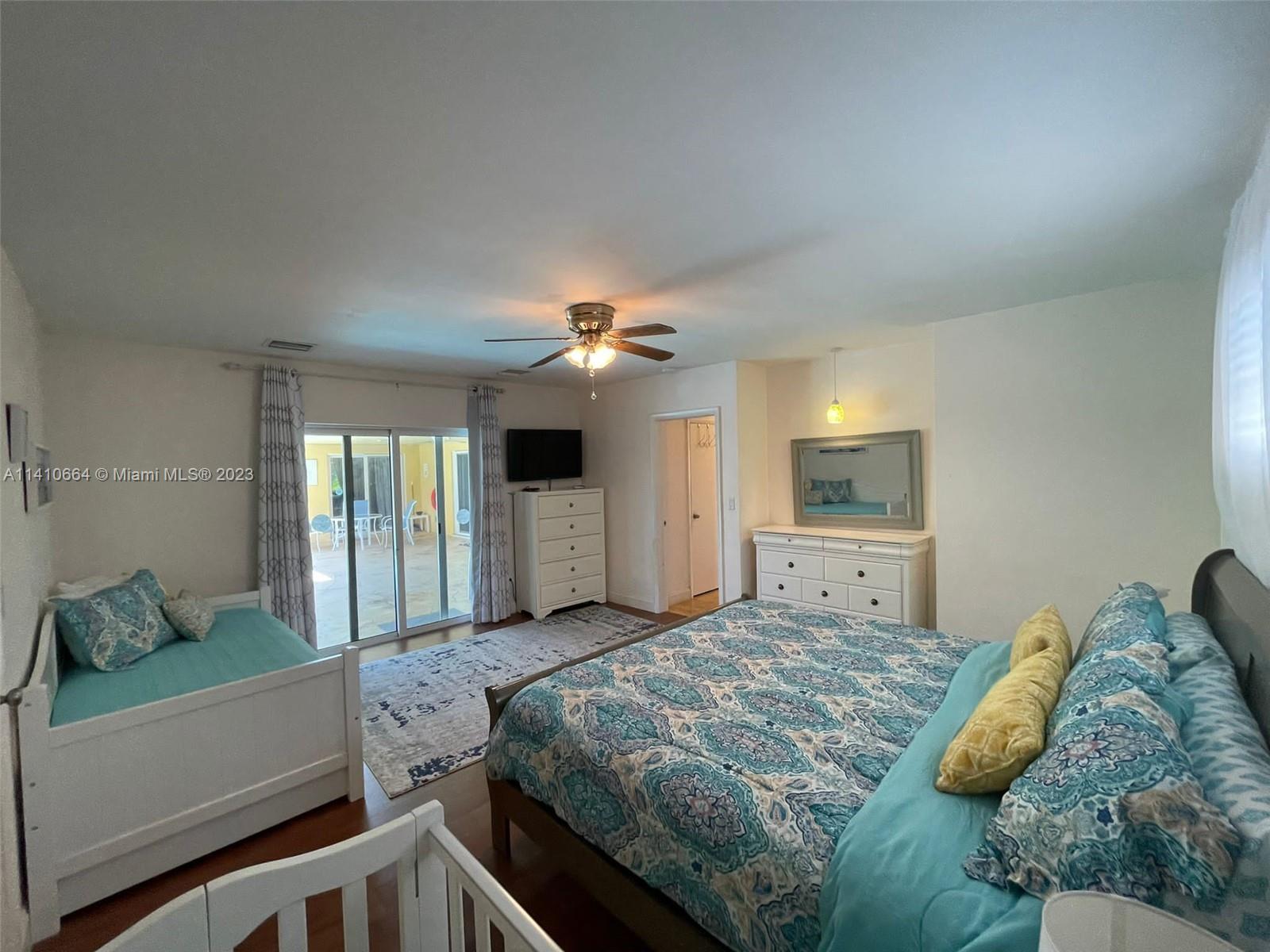 HOLLYWOOD HILLS - Residential Lease