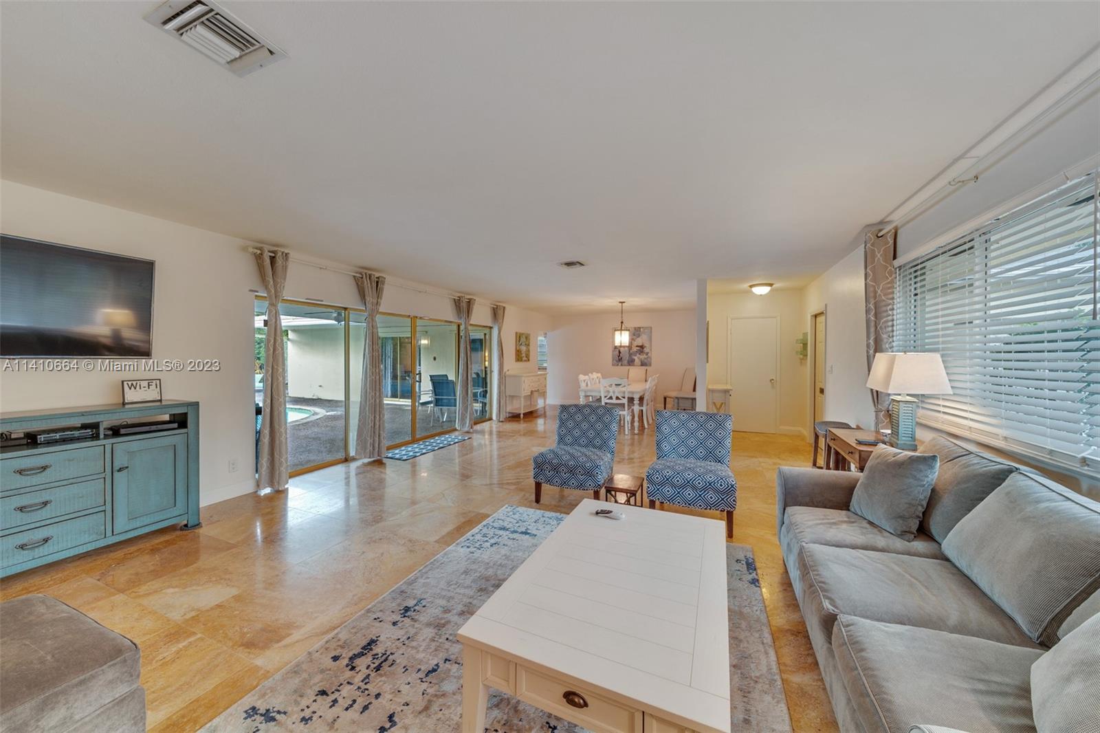 HOLLYWOOD HILLS - Residential Lease