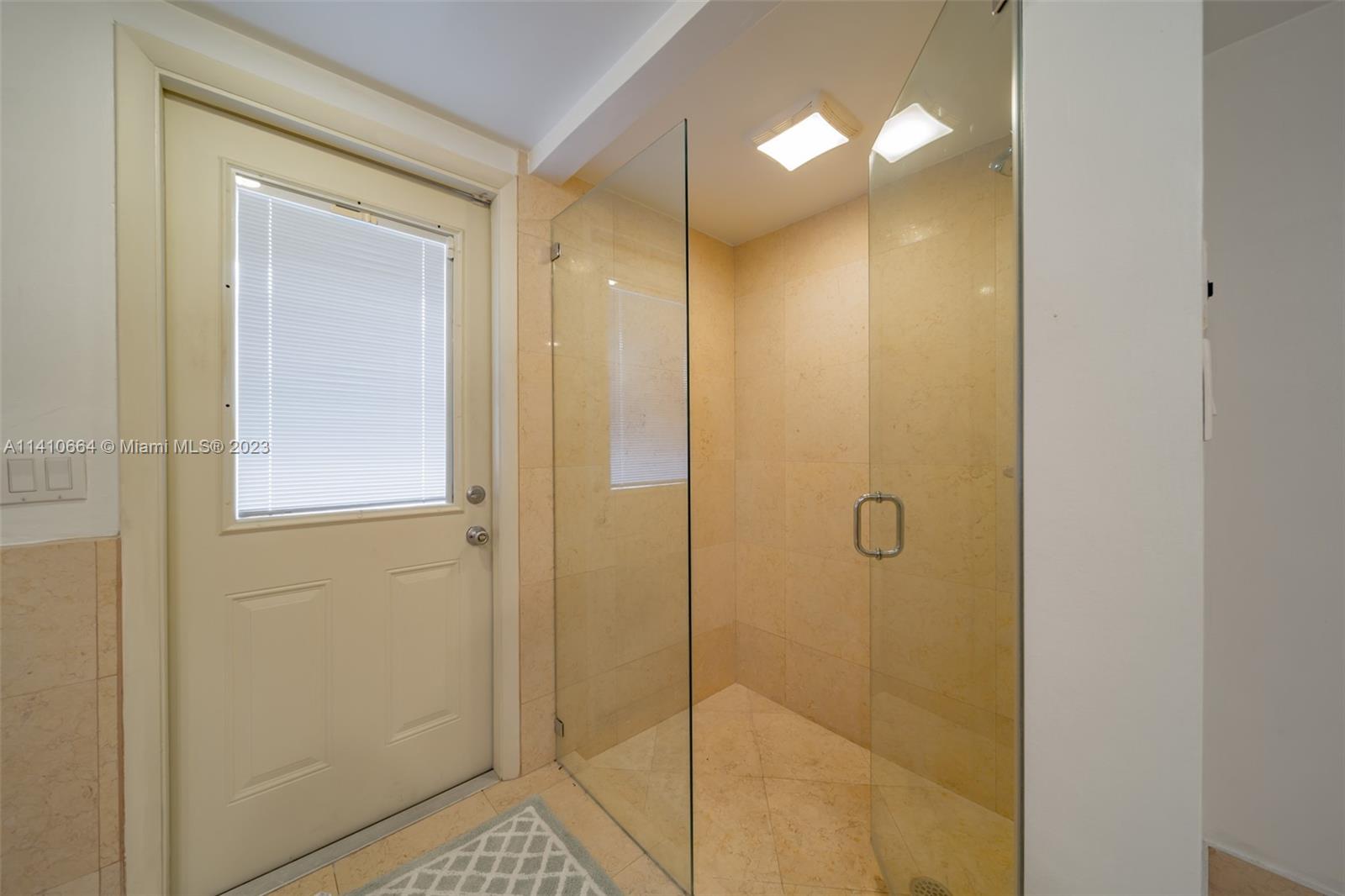 HOLLYWOOD HILLS - Residential Lease