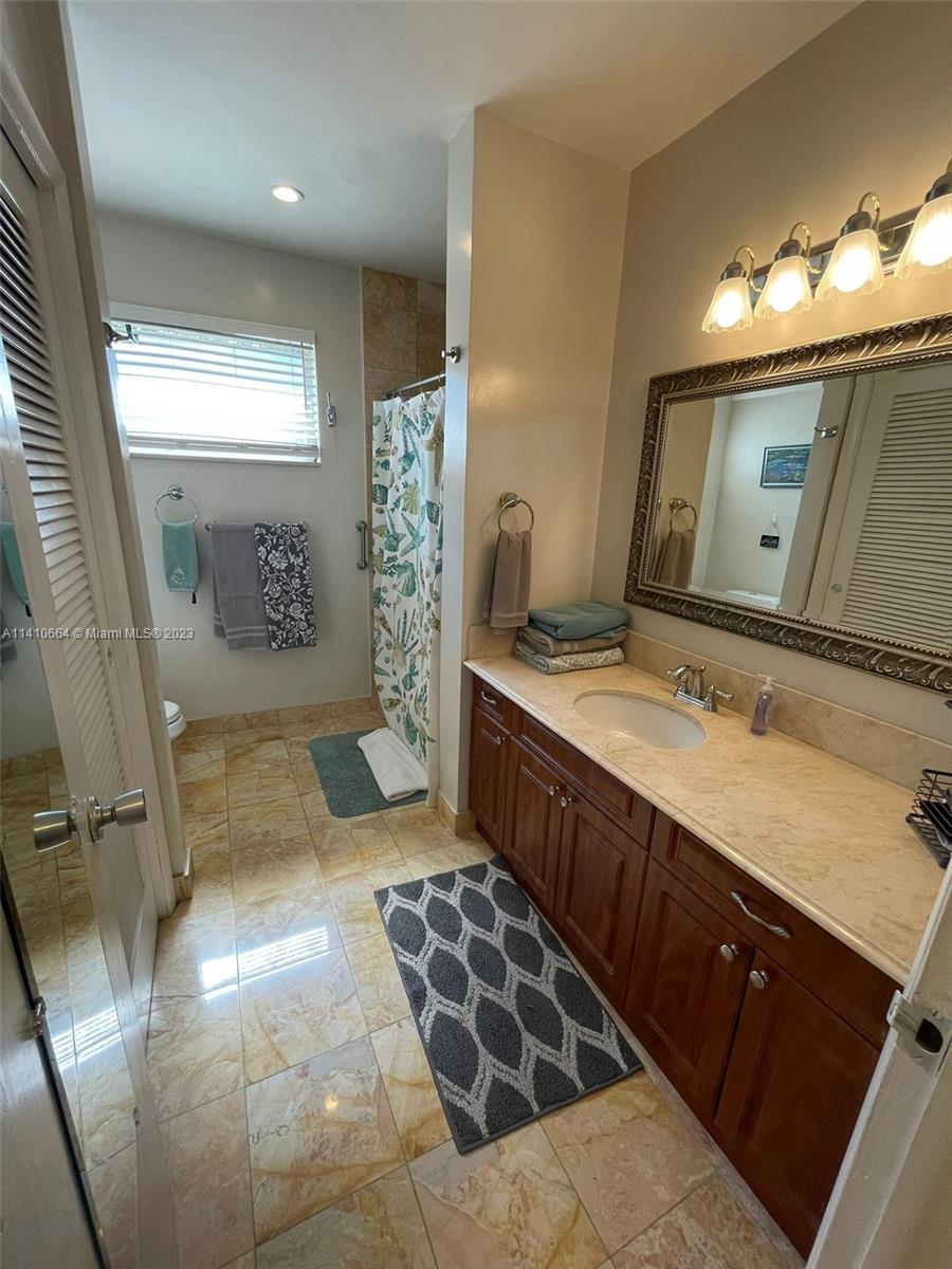 HOLLYWOOD HILLS - Residential Lease