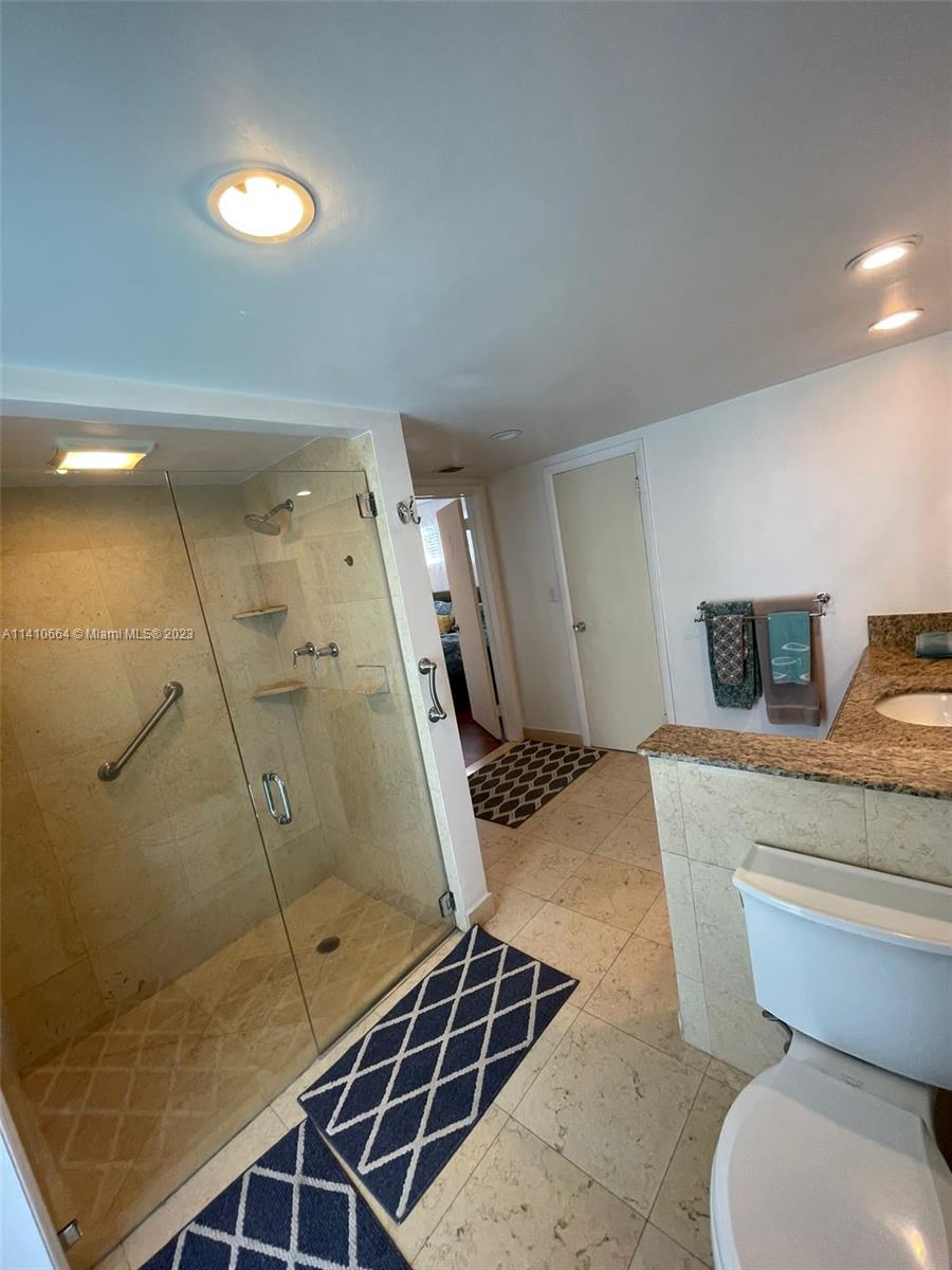 HOLLYWOOD HILLS - Residential Lease