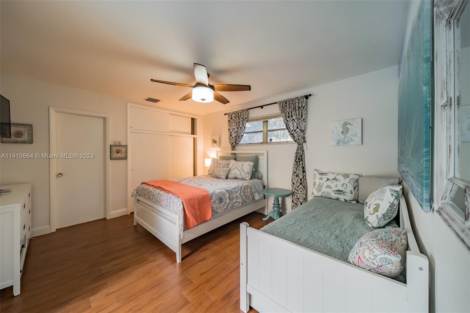 HOLLYWOOD HILLS - Residential Lease