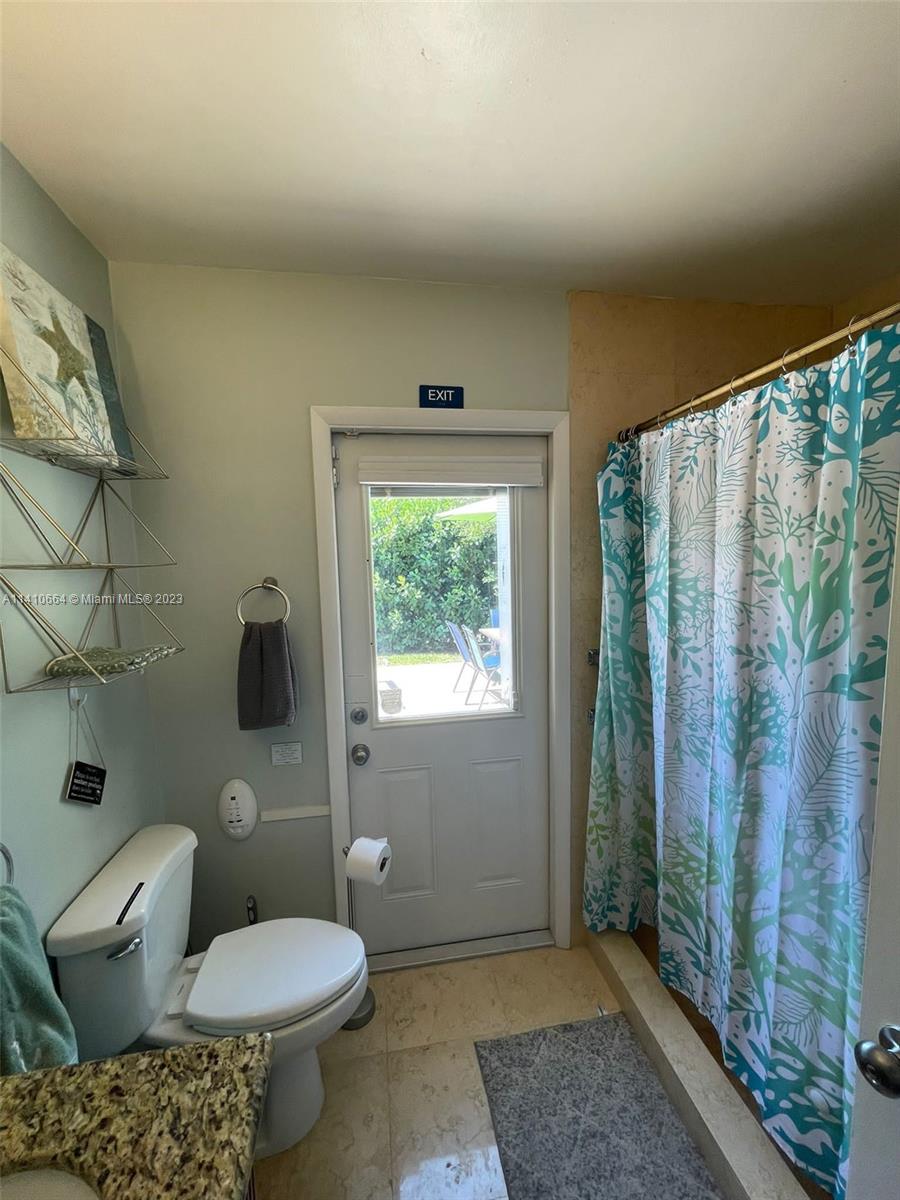 HOLLYWOOD HILLS - Residential Lease