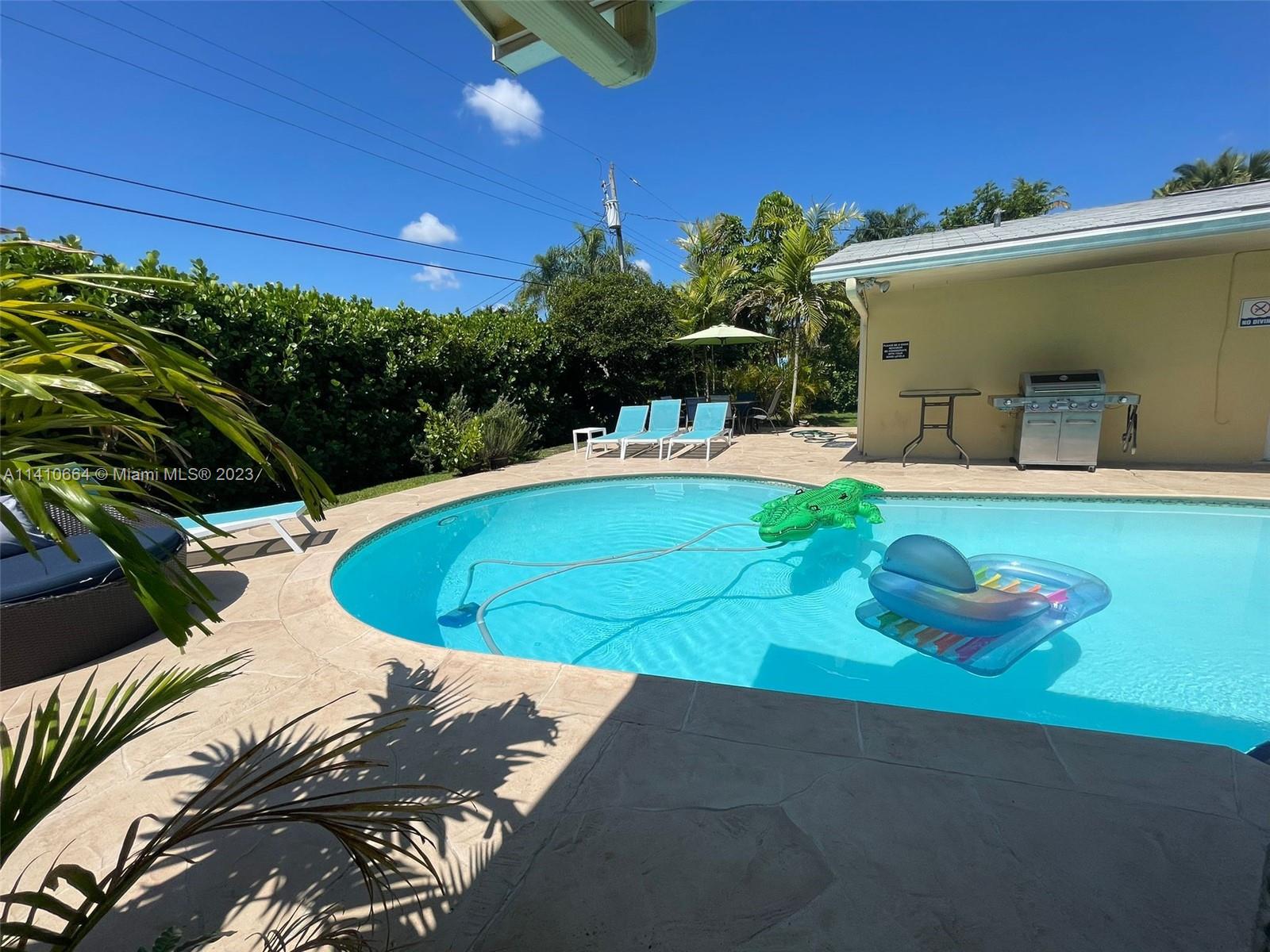 HOLLYWOOD HILLS - Residential Lease