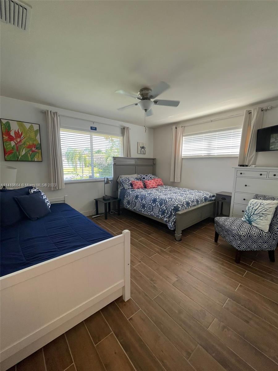 HOLLYWOOD HILLS - Residential Lease