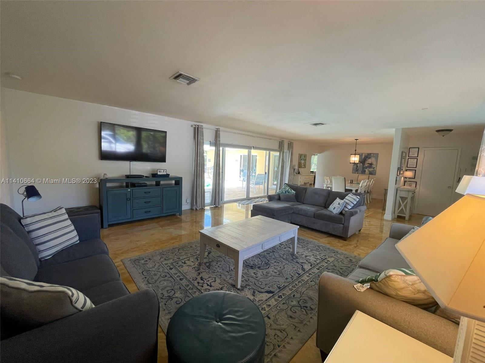 HOLLYWOOD HILLS - Residential Lease