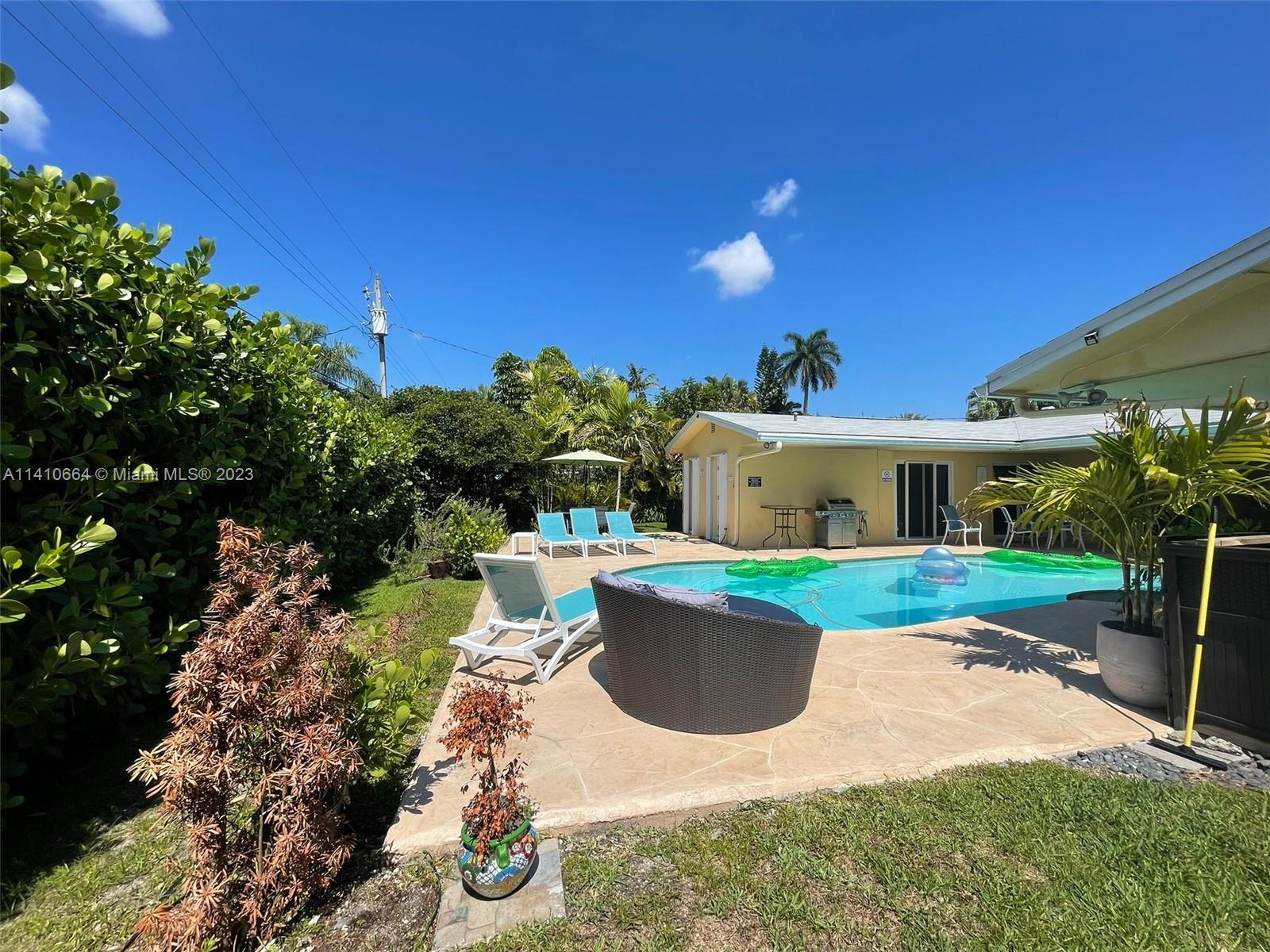 HOLLYWOOD HILLS - Residential Lease