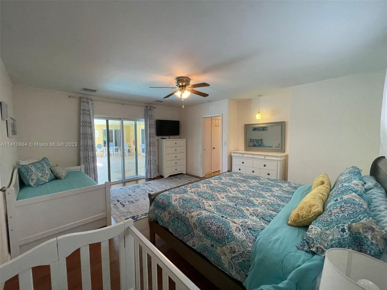 HOLLYWOOD HILLS - Residential Lease