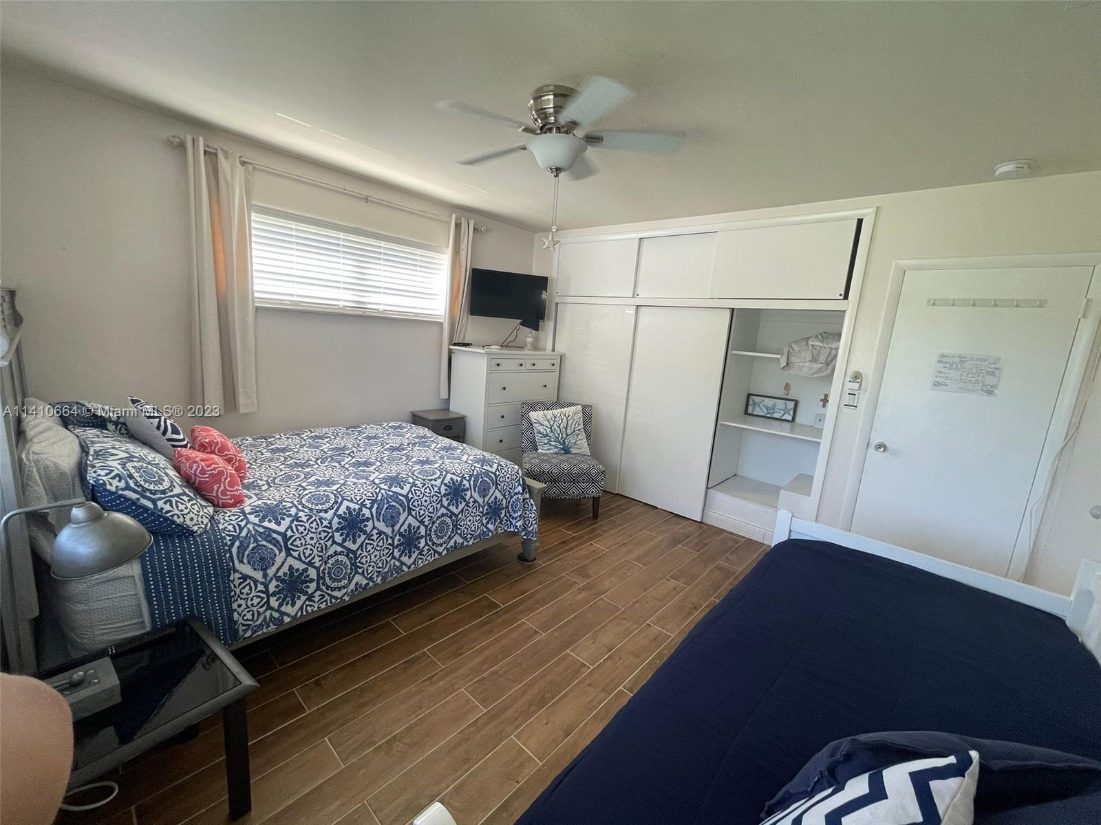 HOLLYWOOD HILLS - Residential Lease