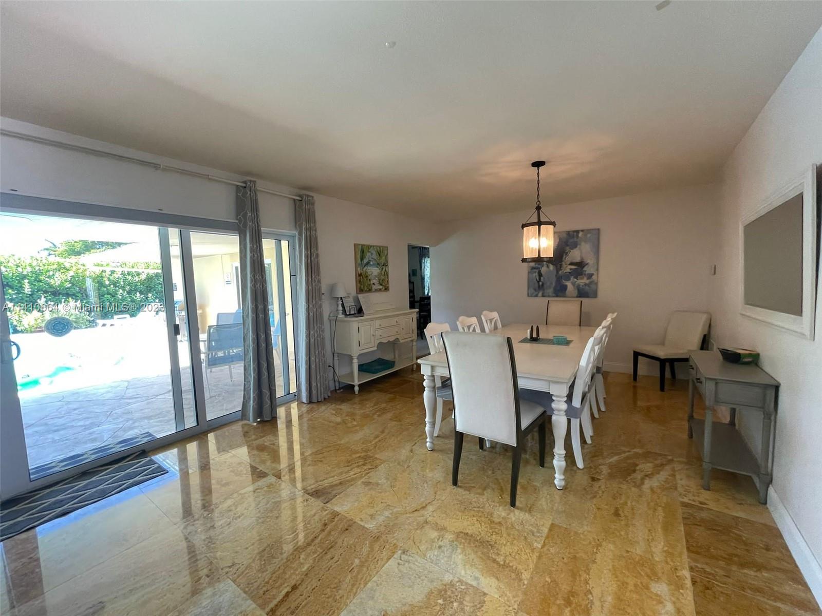 HOLLYWOOD HILLS - Residential Lease