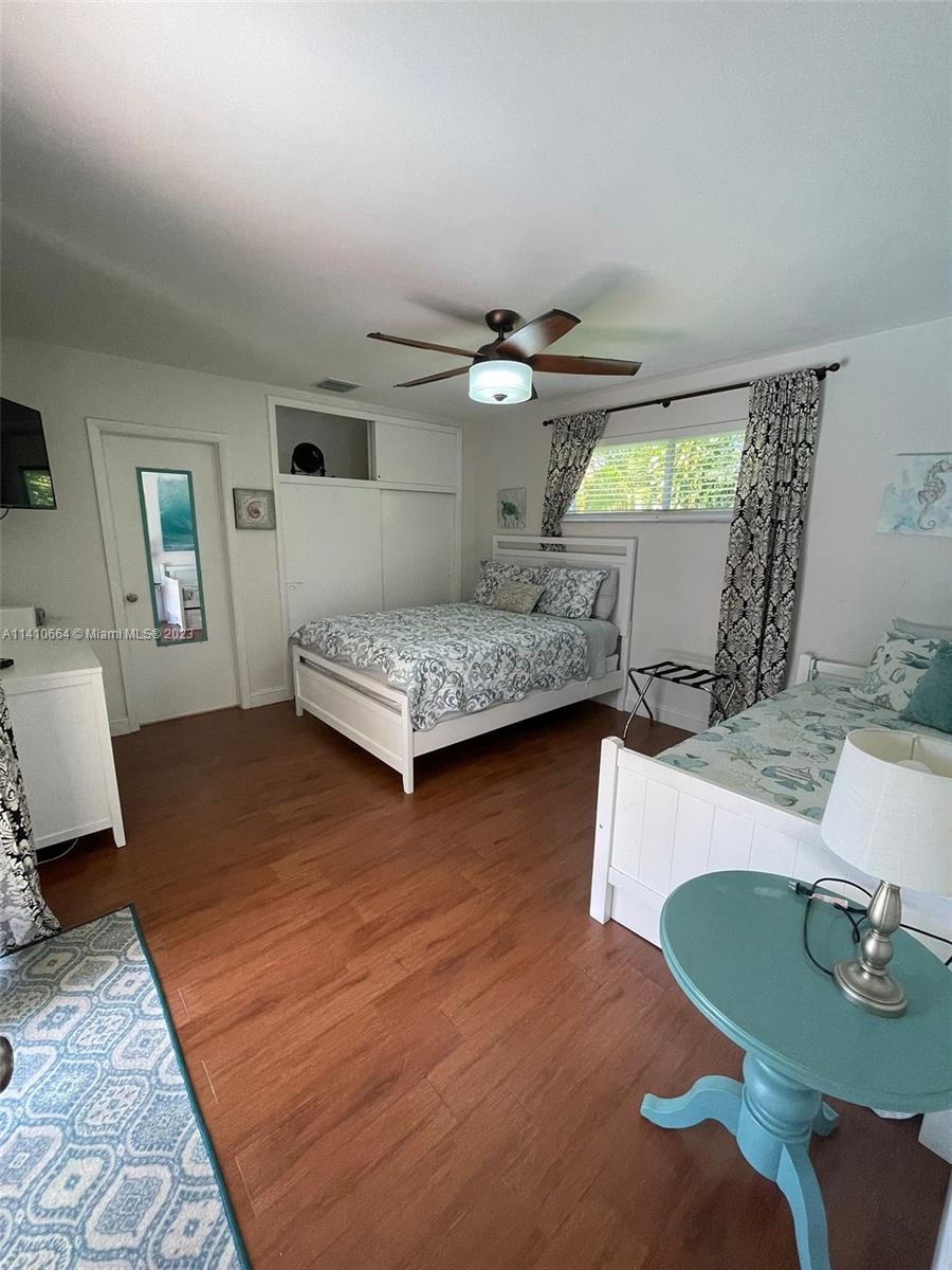 HOLLYWOOD HILLS - Residential Lease